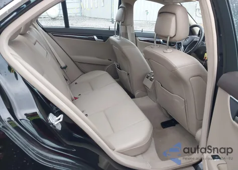 2014 Mercedes-Benz C 300 Sport 4Matic z USA, uszkodzony, nr VIN WDDGF8ABXER304652